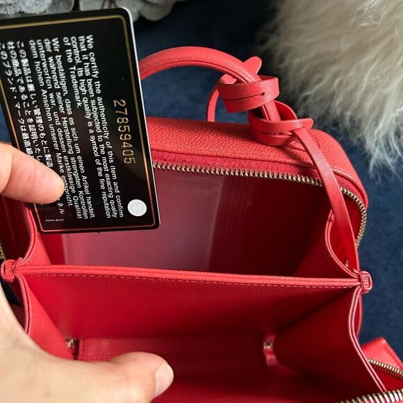 CHANEL Small Filigree Vanity Case Crossbody Bag - Picture 7 of 9